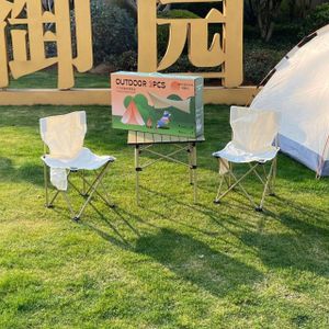 Kit de camping compact avec sièges pliables et table